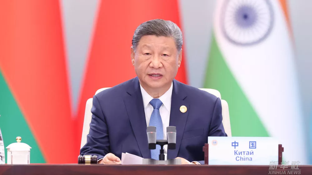 O presidente chinês Xi Jinping discursa na reunião SCO Plus em Tianjin, no norte da China, em 1º de setembro de 2025