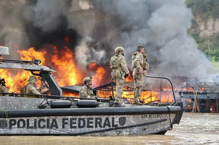 Polícia Federal realiza operação contra garimpo ilegal no Rio Madeira/AM - 15/09/2025