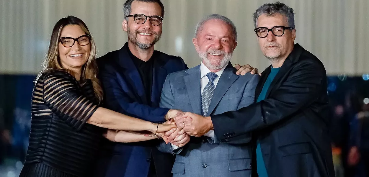 O presidente Lula e a primeira-dama Janja recebem o ator Wagner Moura e o diretor Kleber Mendonça Filho para sessão de O Agente Secreto