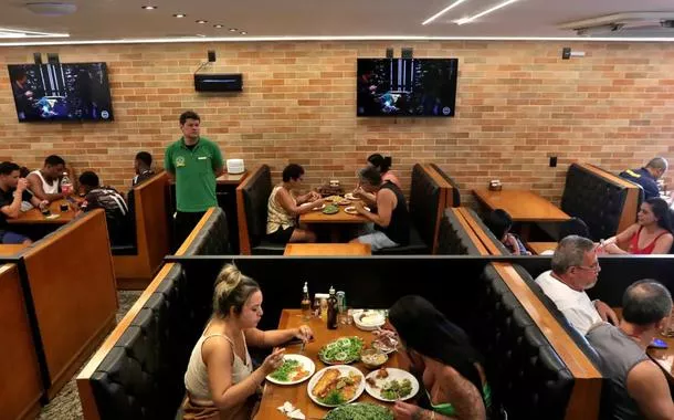 Setor de serviços lidera abertura de pequenos negócios e sustenta crescimento da economia