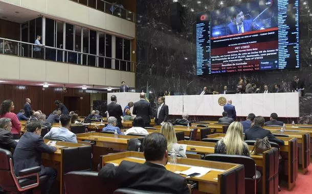 PEC que elimina referendo para privatizar a Copasa avança em Minas