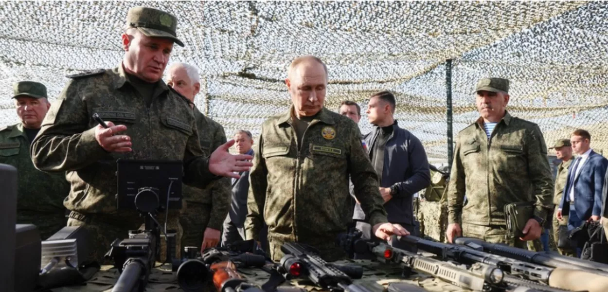Putin visitou um posto de comando em Mulino, noroeste da Rússia