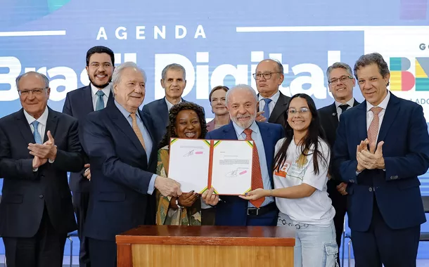 Lula sanciona lei para combater adultização de crianças na internet