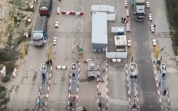 Israel amplia controle em caminhões de ajuda a Gaza após morte de soldados do exército de ocupação em travessia com a Jordânia