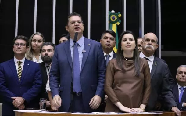 Líder do PL compra briga com relator da anistia: “ou aprova ou pede para sair”