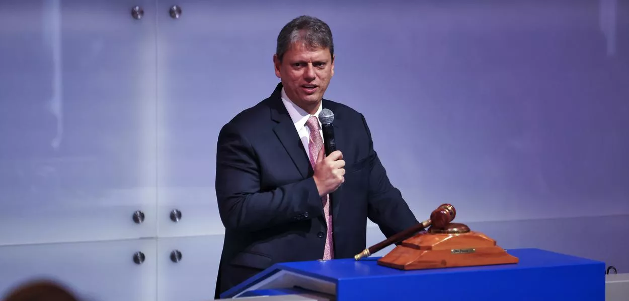 São Paulo (SP), 28/03/2025 - O governador de São Paulo Tarcísio de Freitas, durante leilão do lote Alto Tietê, das linhas 11-Coral, 12-Safira e 13-Jade de trens, durante sesão pública na B3 