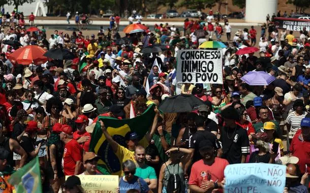 Atos contra o projeto de Anista aos golpistas de 8/1 e a PEC da Blindagem
