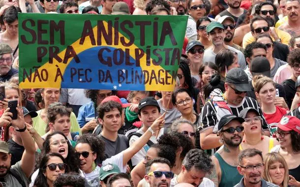 São Paulo (SP), 21/09/2025  Manifestantes participam de ato contra a PEC da Anistia e da Blindagem, no MASP. Foto: Paulo Pinto/Agência Brasil