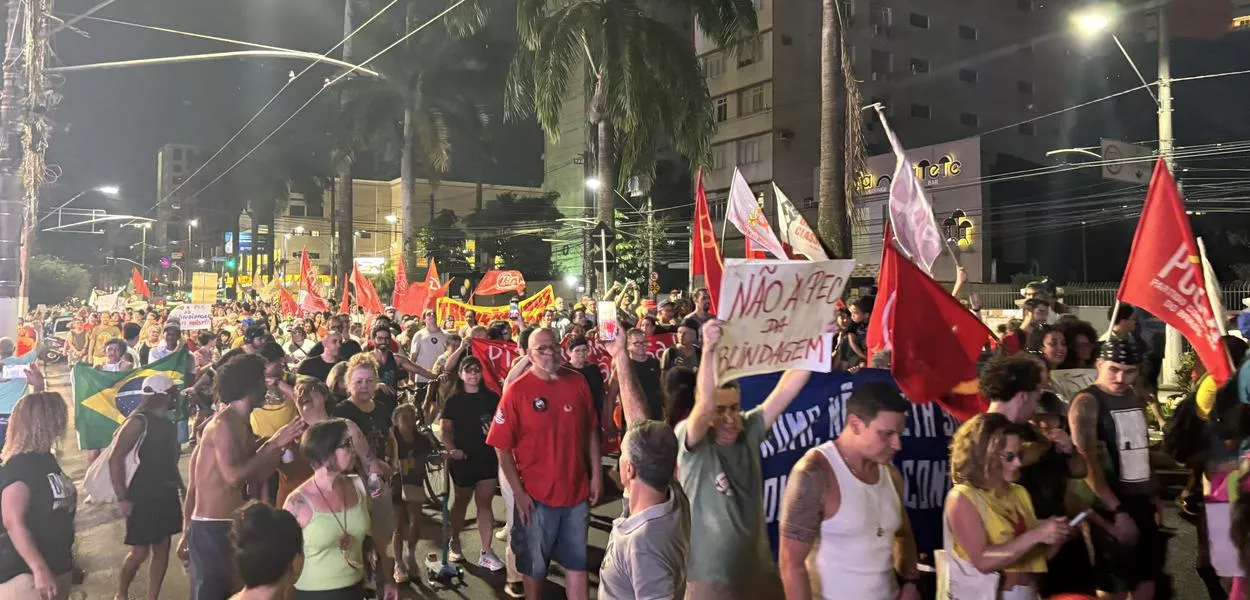 Ato em Santos contra PEC da Blindagem e anistia