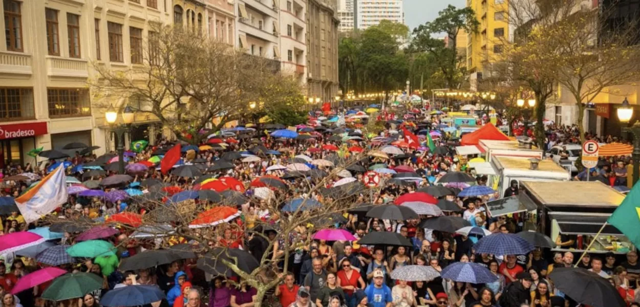 Manifestação contra a anistia em Curitiba