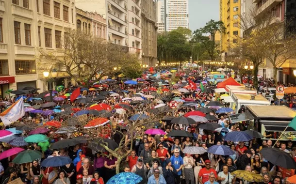 Manifestação contra a anistia em Curitiba