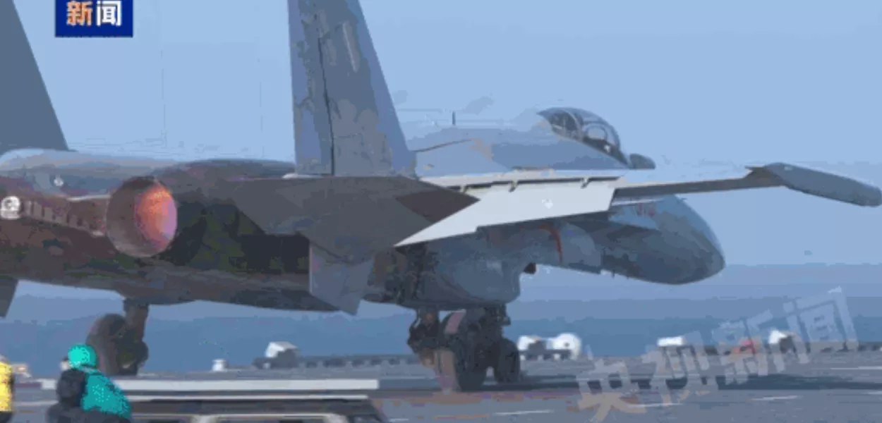 Três tipos de aeronaves completam decolagens assistidas por catapulta eletromagnética e pousos no porta-aviões chinês Fujian
