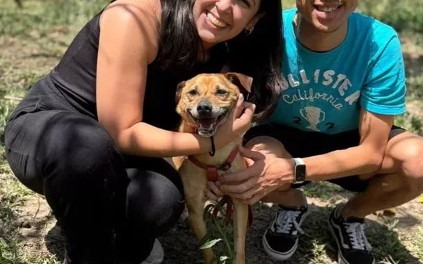 O casal feliz após a adoção de Marcelinho