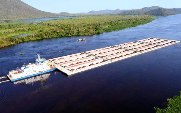 Embarcação da companhia Hidrovias do Brasil