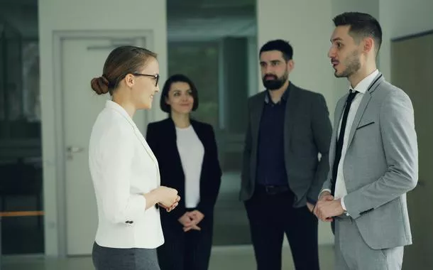 Como líderes renovam equipes exaustas para o ciclo de 2026