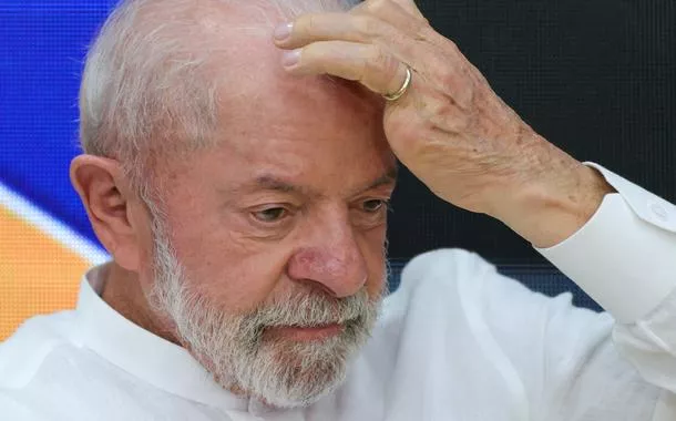 Lula volta dos EUA e deve definir mudanças ministeriais