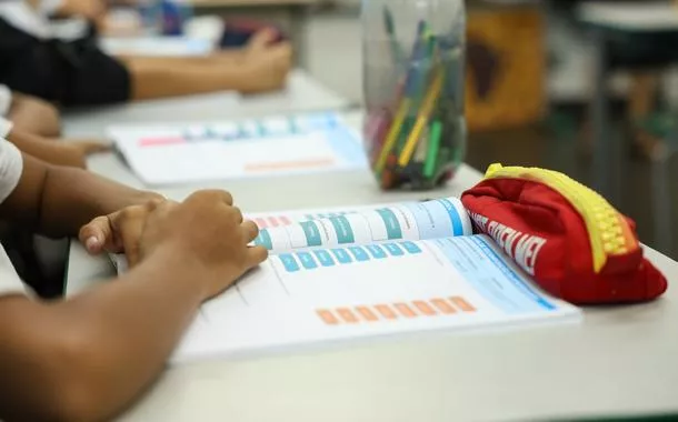 Brasil avança, mas ainda tem 4,2 milhões de estudantes em atraso escolar