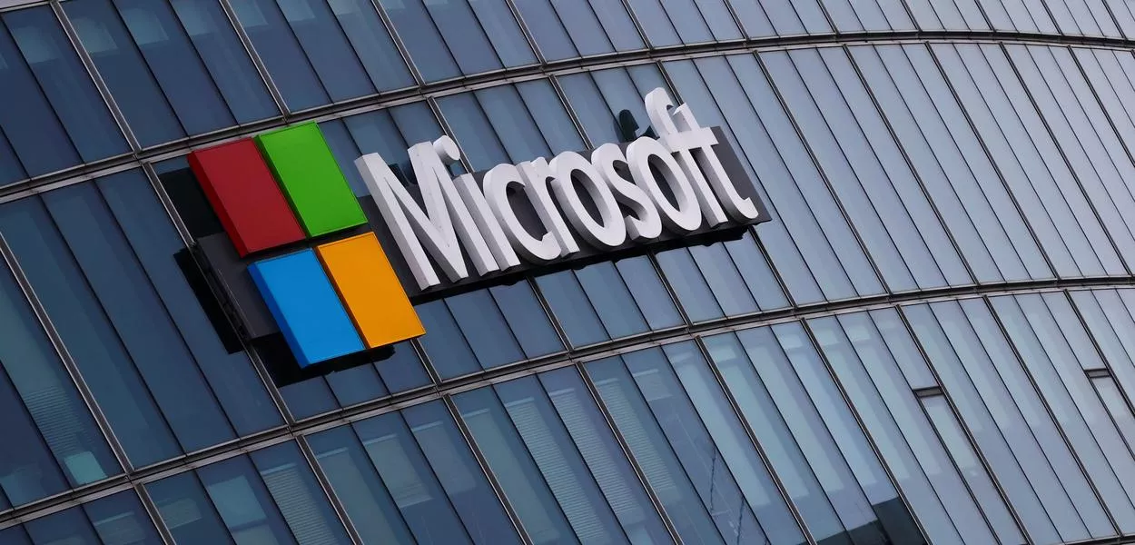 Logo da Microsoft em escritório de Issy-les-Moulineaux, na França - 21/03/2025