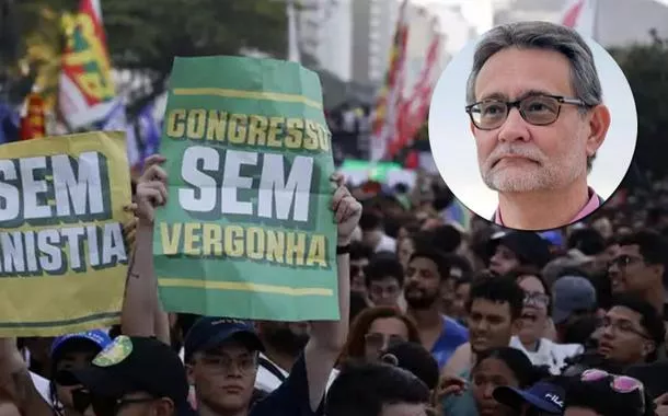João Cezar de Castro Rocha: “o povo retomou as ruas e a bandeira do Brasil”