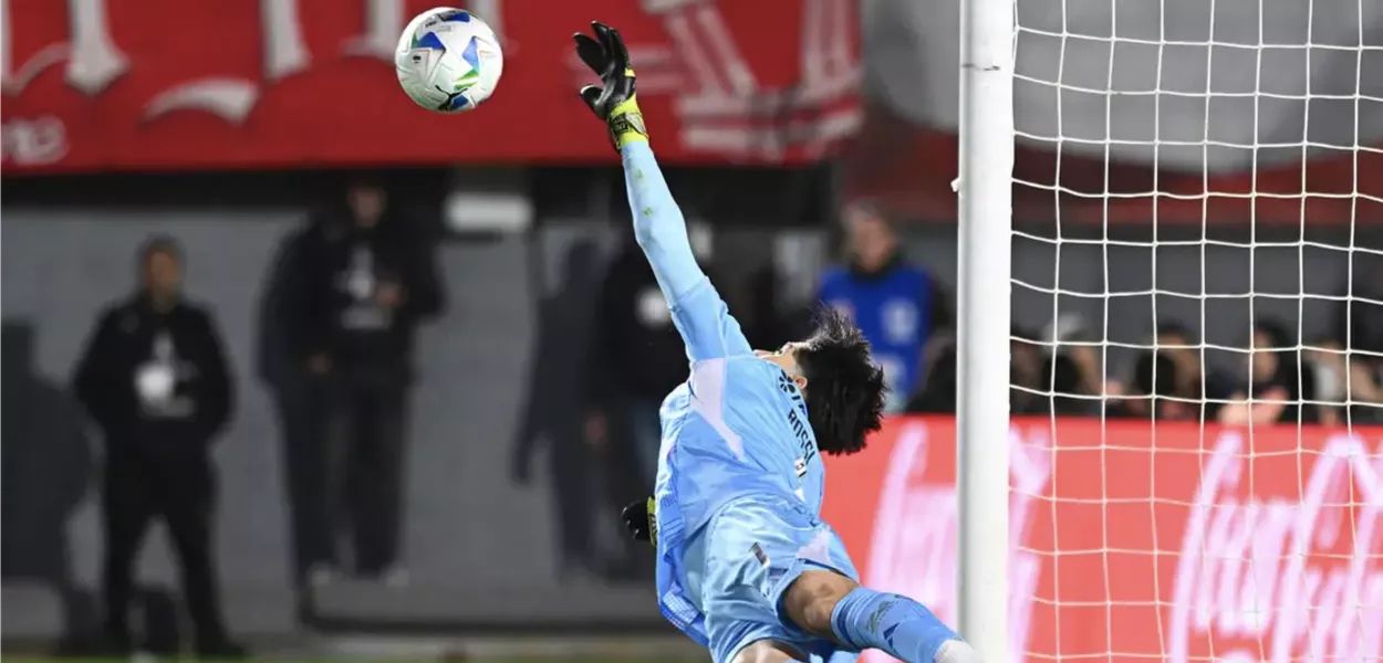 Rossi defende penalidade na Libertadores