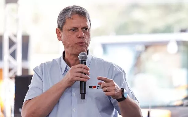 Tarcísio anuncia a aliados que não disputará o Planalto em 2026