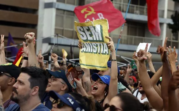 Rio de Janeiro (RJ), 21/09/25 - Manifestantes protestam contra a PEC da Blindagem e PL da Anistia na orla de Copacabana 
