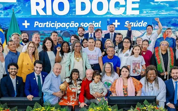 Lula exalta participação popular e anuncia R$ 1,6 bilhão em saúde na posse do Conselho do Rio Doce