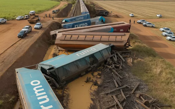Trem da Rumo descarrila em Araraquara e atinge caminhão de milho