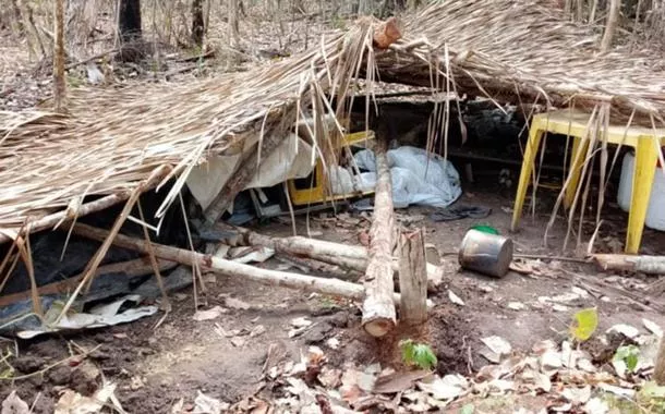 Invasores destroem barraco e ameaçam atear fogo em assentamento