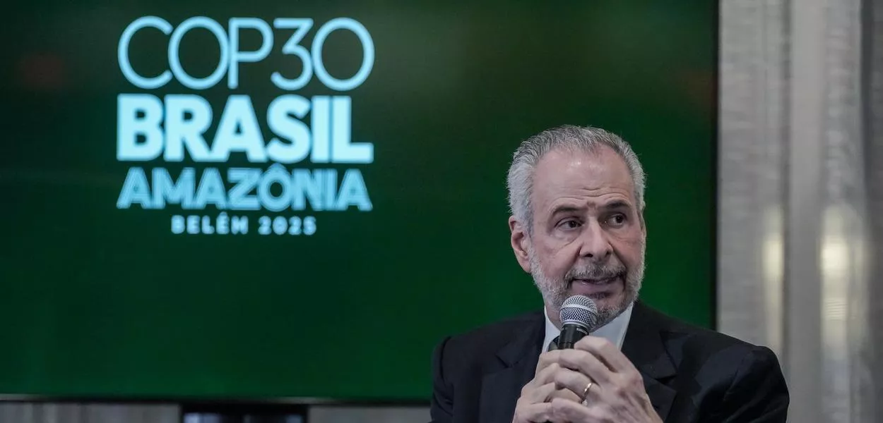 Embaixador André Corrêa do Lago defende transição energética ao participar do Diálogo da Indústria - Combustíveis Sustentáveis ​​na COP30. 