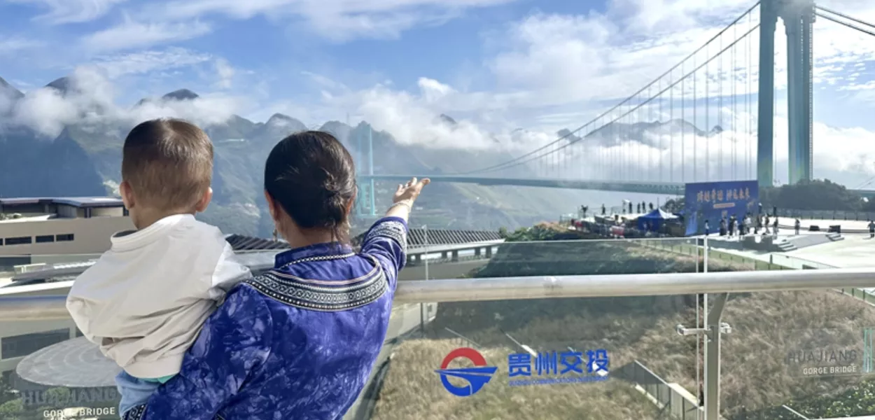 Ponte mais alta do mundo é inaugurada na China