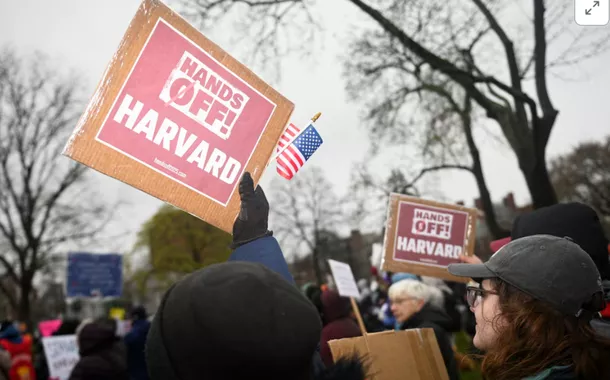 Governo Trump quer tornar Harvard inelegível para financiamento federal