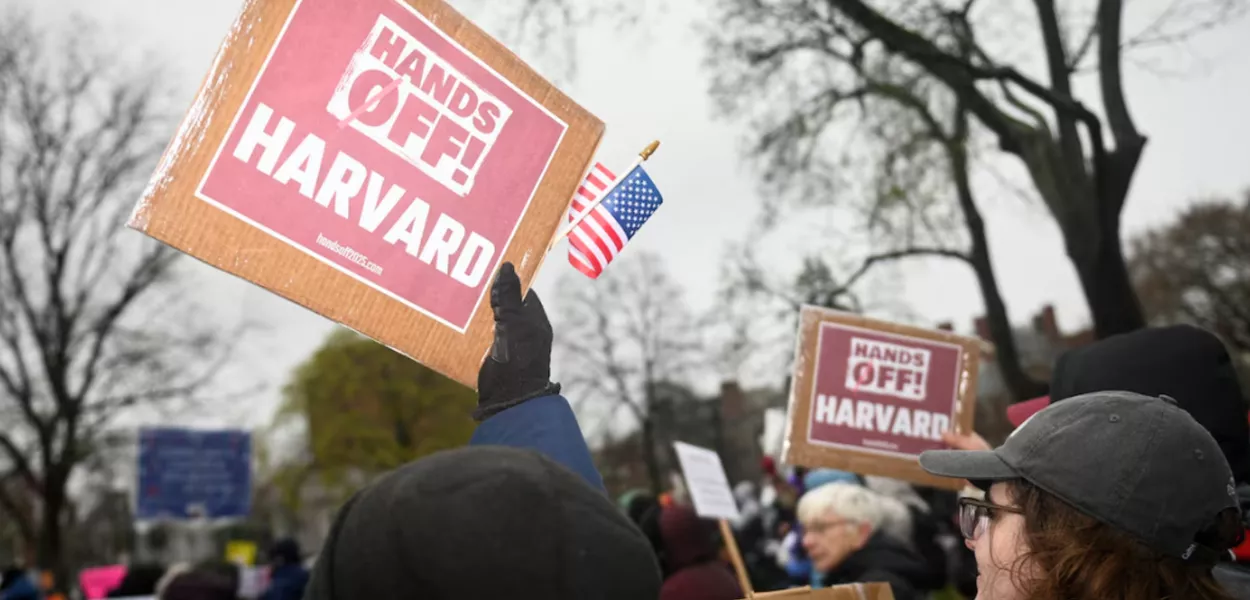 Manifestantes se opõem a medidas de Trump contra a Universidade de Harvard