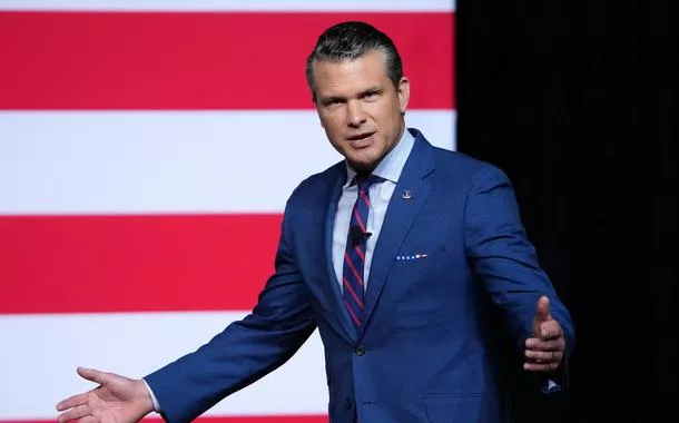 O secretário de Defesa dos Estados Unidos, Pete Hegseth, discursa para oficiais militares em Quantico, no estado da Virginia - 30/09/2025 