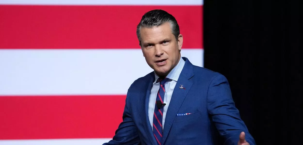 O secretário de Defesa dos Estados Unidos, Pete Hegseth, discursa para oficiais militares em Quantico, no estado da Virginia - 30/09/2025