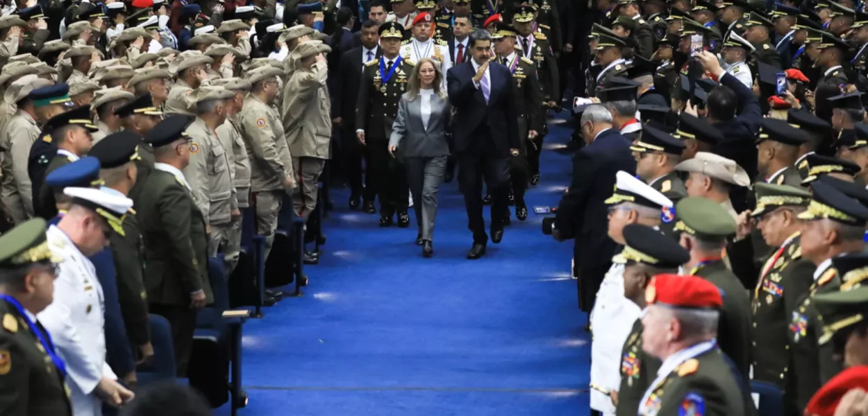 Maduro recebe título Honoris Causa em academia militar venezueana