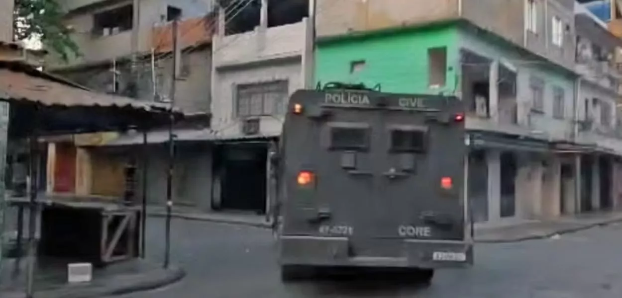 Blindado da Polícia Civil na Maré