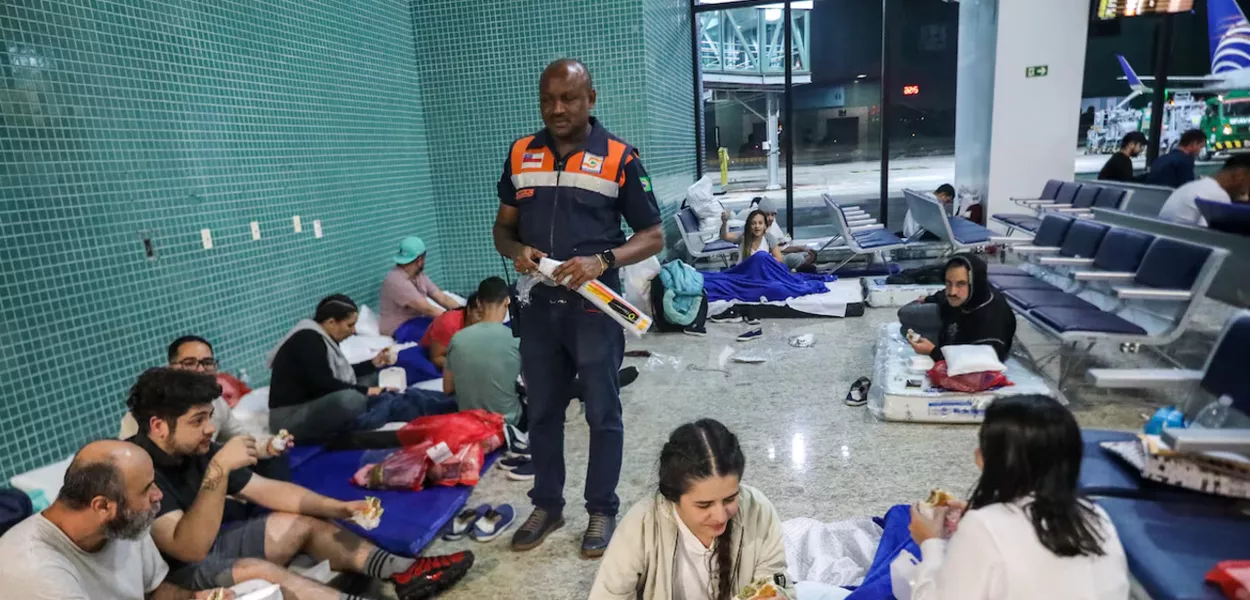 Brasileiros deportados dos EUA em Manaus