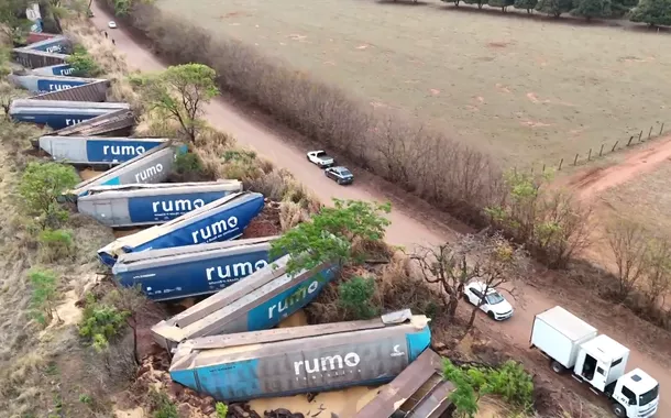 Trem com 30 vagões carregados de milho descarrila em novo acidente en Araraquara