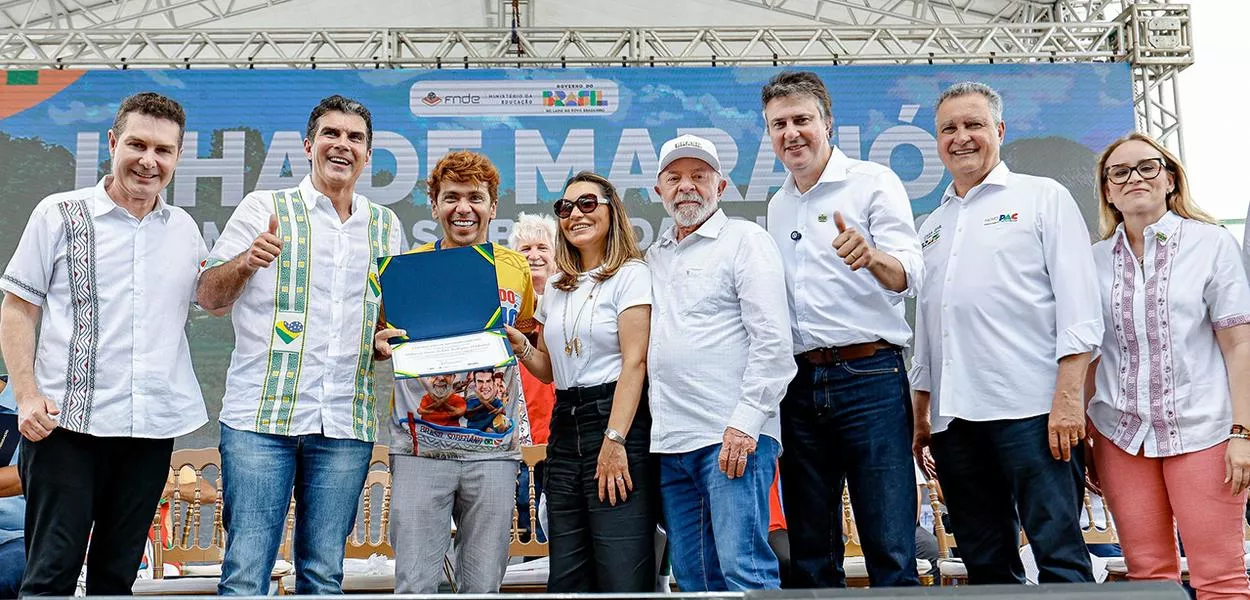 Presidente da República, Luiz Inácio Lula da Silva, durante a cerimônia de entrega de obras retomadas do Ministério da Educação na Ilha de Marajó. Orla de Breves – Pará (PA) 
