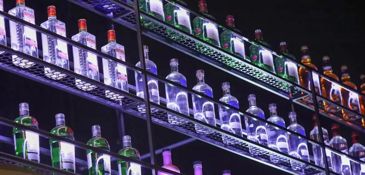PF investiga se metanol abandonado após operação policial foi utilizado na produção de bebidas falsificadas