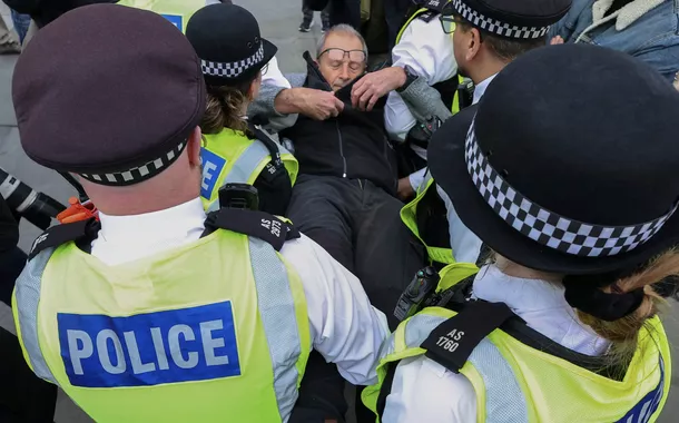 Polícia de Londres prende centenas de manifestantes que foram às ruas protestar contra o genocídio em Gaza
