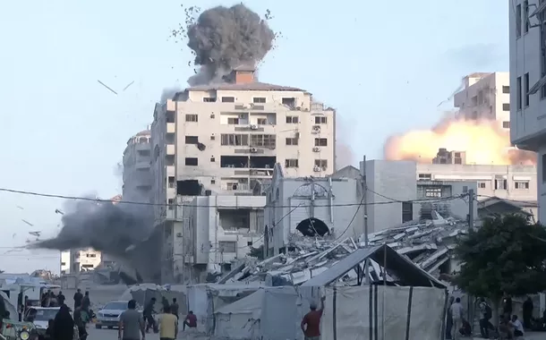 Israel intensifica bombardeios em Gaza e mata ao menos 19 antes de negociações no Egito
