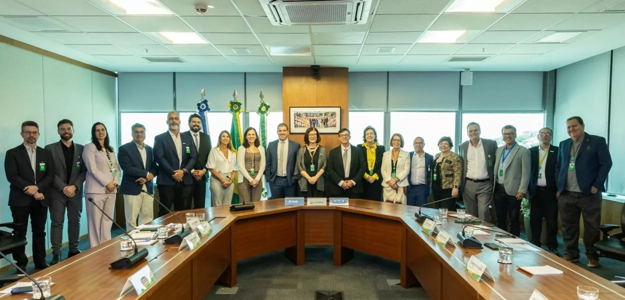 Diretoria executiva da Petrobras durante evento de assinatura dos contratos na sede da Petrobras