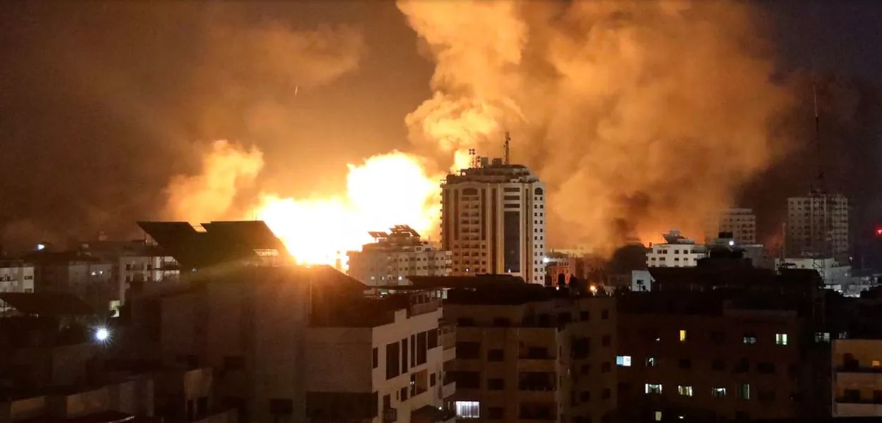 Israel bombardeia-Gaza