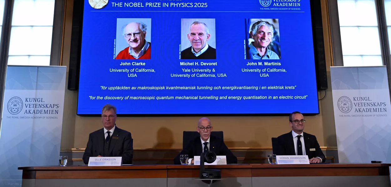 Vencedores do Prêmio Nobel de Física são anunciados em Estocolmo, na Suécia 07/10/2025 TT News Agency/Christine Olsson via REUTERS

 