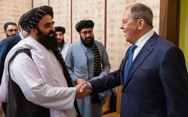 Amir Khan Muttaqi e Sergey Lavrov