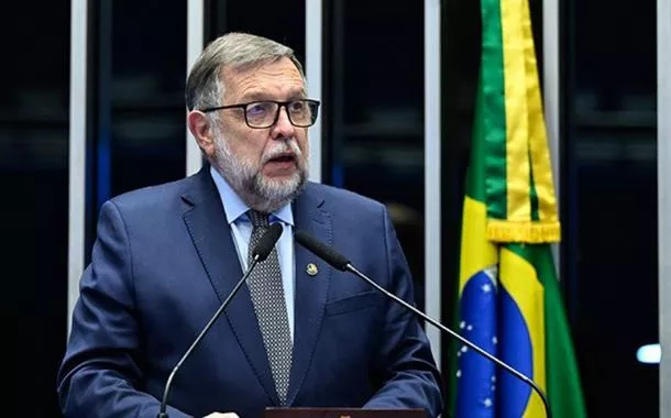O senador Flávio Arns (PSB-PR), autor da proposta do Sistema Nacional de Educação