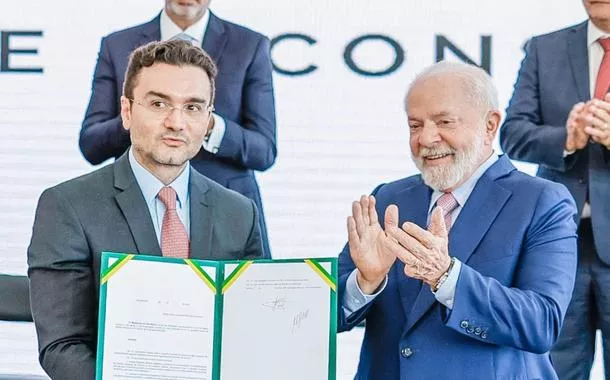 Ministro do Turismo, Celso Sabino, e o presidente Luiz Ináico Lula da Silva 