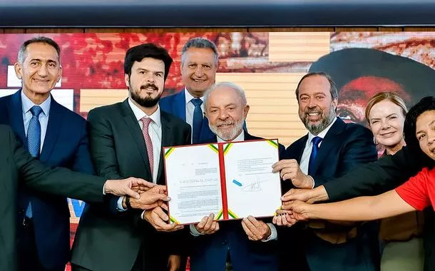 Lula sanciona o programa Luz do Povo e beneficia quase 20 milhões de famílias